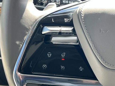 Used 2025 Cadillac Escalade Sport Platinum image 32