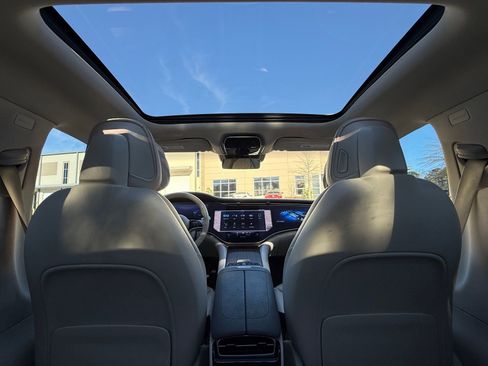 Used 2022 Mercedes-Benz EQS 580 580 w/ Exclusive Trim Package image 35