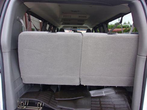 Used 2016 Chevrolet Express 3500 LT w/ LT Preferred Equipment Group image 16