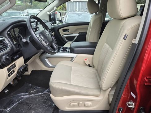 Used 2019 Nissan Titan SV w/ SV Convenience Package image 18