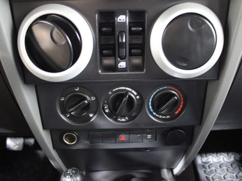 Used 2008 Jeep Wrangler Unlimited Sahara image 14