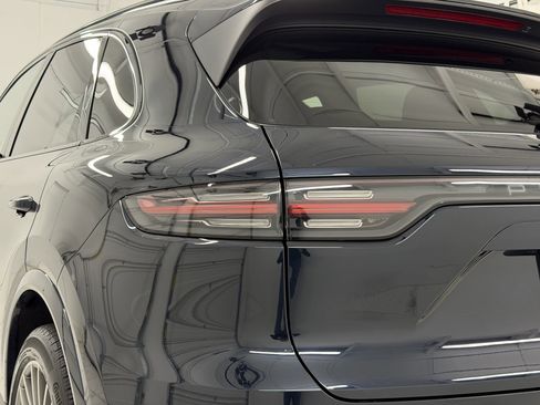 Certified 2023 Porsche Cayenne Platinum Edition image 18