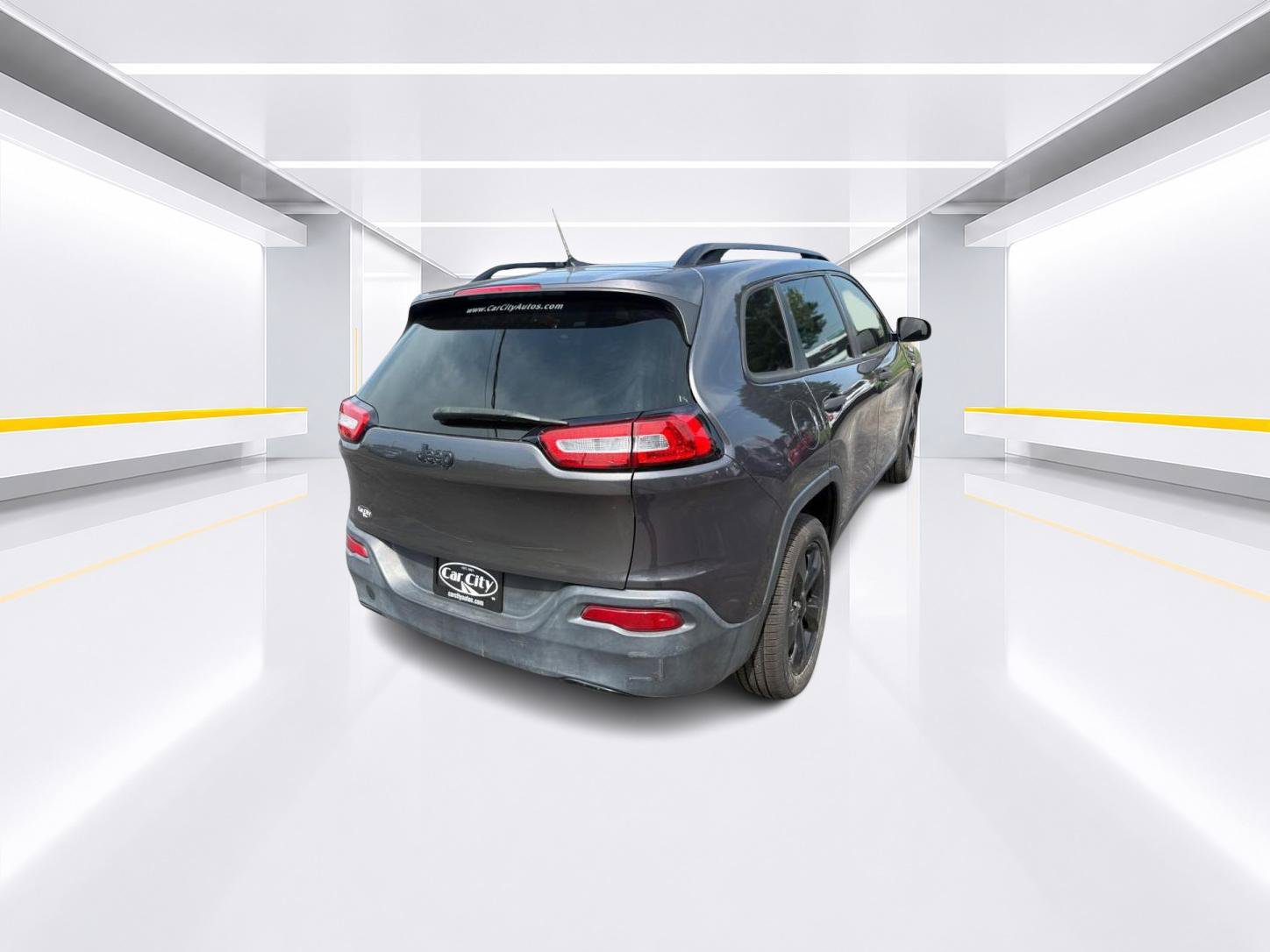 Used 2017 Jeep Cherokee Sport FWD image 4