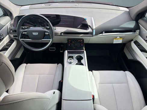 New 2026 Cadillac Vistiq Luxury w/ LPO, Floor Liner Package AWD/4WD image 15