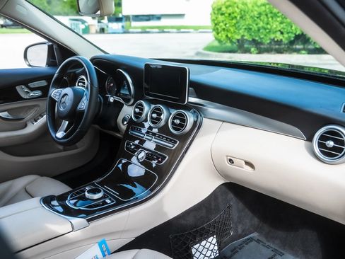 Used 2017 Mercedes-Benz C 300 Sedan image 23