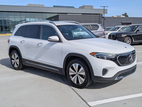 Used 2023 Mercedes-Benz EQB 300 4MATIC w/ Exclusive Package image 3