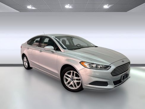 Used 2014 Ford Fusion SE image 6
