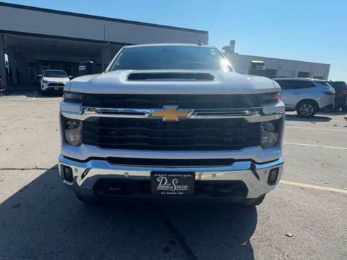Used 2025 Chevrolet Silverado 2500 LT w/ Safety Package AWD/4WD image 3