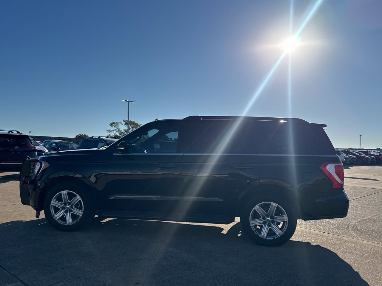 Used 2019 Ford Expedition XLT w/ Equipment Group 202A RWD image 18