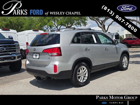 Used 2014 Kia Sorento LX FWD image 4