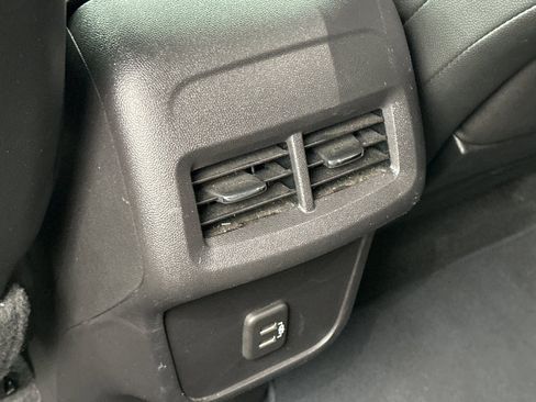 Used 2024 GMC Terrain SLT image 14