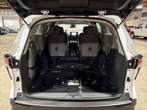 Certified 2022 Toyota Sienna LE FWD image 11