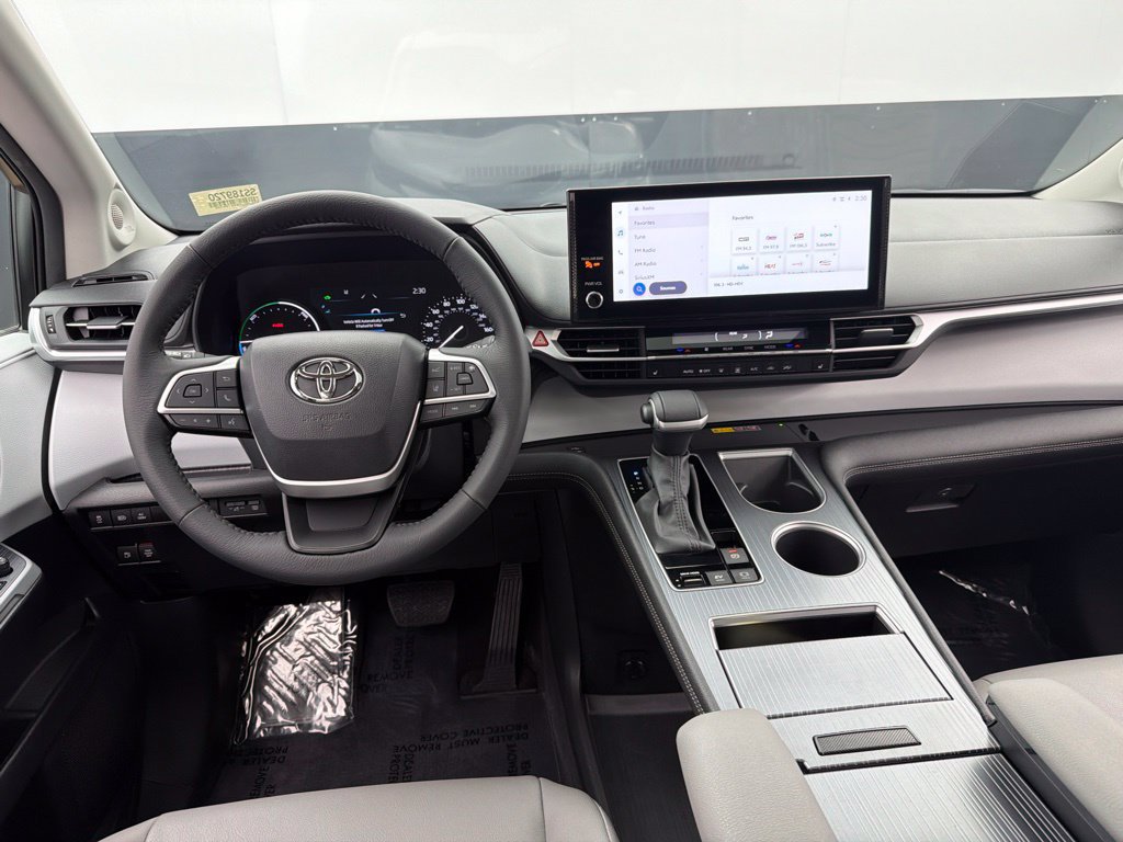Used 2025 Toyota Sienna XLE w/ XLE Plus Package AWD/4WD image 7