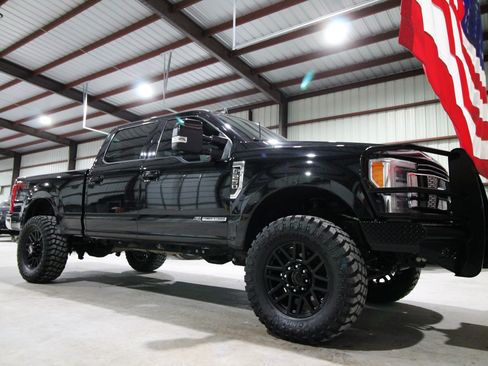 Used 2019 Ford F250 Lariat w/ Lariat Ultimate Package AWD/4WD image 16