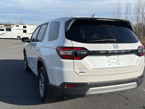 Used 2025 Honda Pilot EX-L image 9