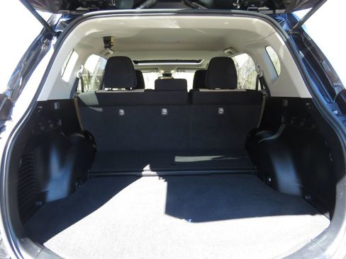 Used 2017 Toyota RAV4 XLE w/ Carpet Mat Package AWD/4WD image 17