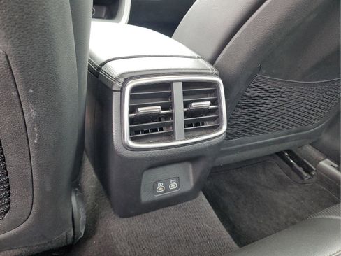 Used 2025 Genesis G70 2.5T image 23