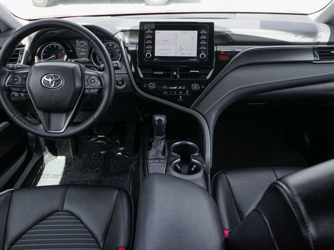 Used 2022 Toyota Camry SE w/ Convenience Package FWD image 14