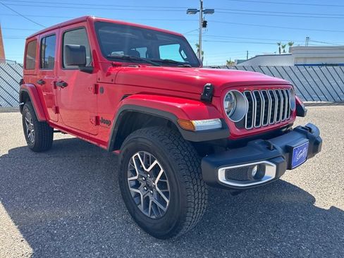 Used 2025 Jeep Wrangler Unlimited Sahara AWD/4WD image 7