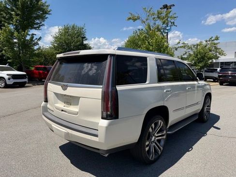 Used 2015 Cadillac Escalade Luxury RWD image 4
