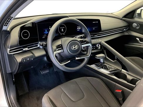 Used 2024 Hyundai Elantra Blue FWD image 13
