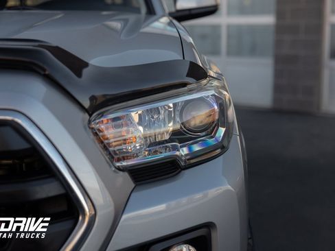 Used 2016 Toyota Tacoma SR5 w/ Towing Package image 5