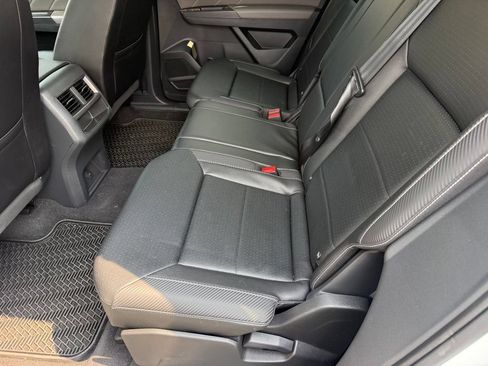 Used 2023 Volkswagen Atlas Cross Sport SE FWD image 8
