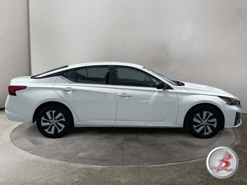 Used 2024 Nissan Altima 2.5 S FWD image 8
