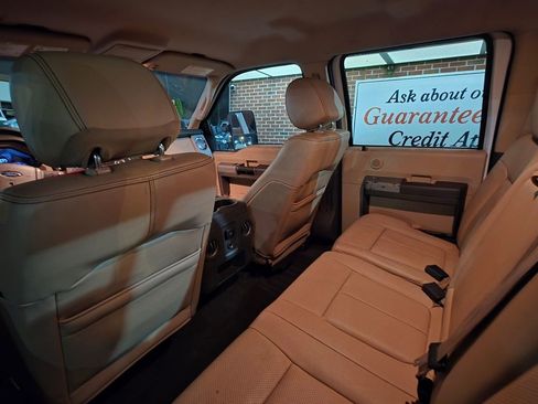 Used 2015 Ford F250 Lariat w/ Lariat Interior Package image 10