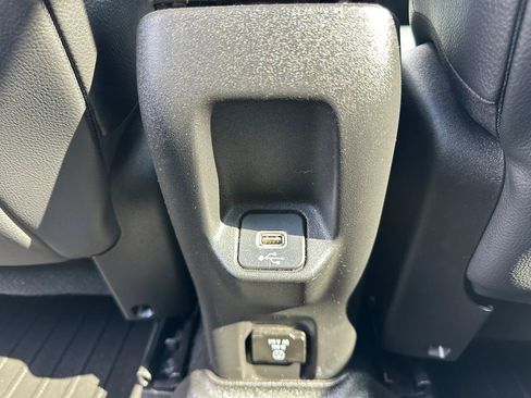 Used 2020 Jeep Renegade Limited w/ UConnect 8.4 Nav Group AWD/4WD image 33