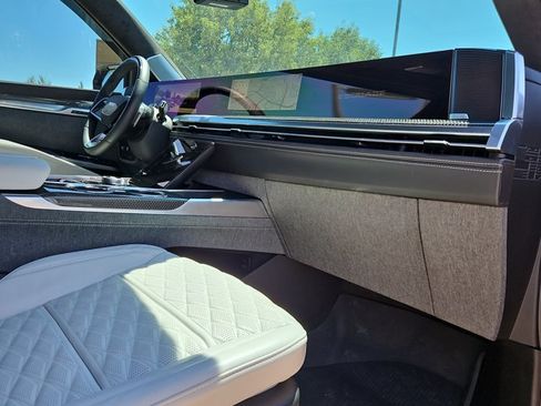 Used 2026 Cadillac Escalade V w/ LPO, ONYX Package AWD/4WD image 22