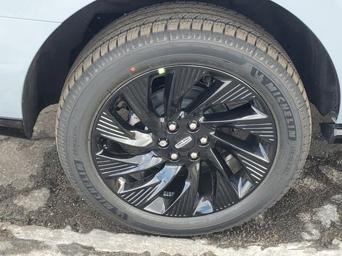 New 2026 Lincoln Navigator Reserve w/ Jet Appearance Package AWD/4WD image 5
