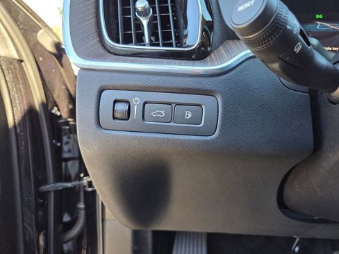 Used 2022 Volvo XC60 T8 Inscription Expression w/ Advanced Package image 31