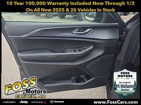 New 2025 Jeep Grand Cherokee Laredo X image 18