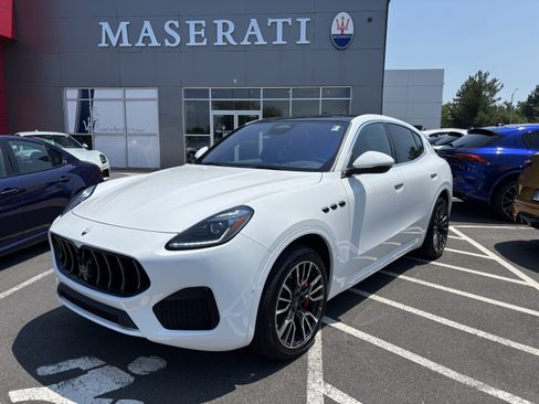 Used 2025 Maserati Grecale Folgore AWD/4WD image 1