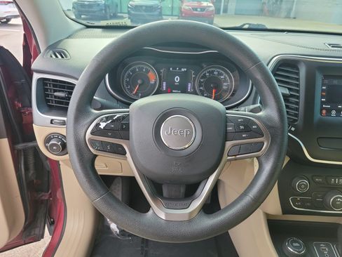 Used 2019 Jeep Cherokee Latitude w/ Popular Appearance Group AWD/4WD image 17