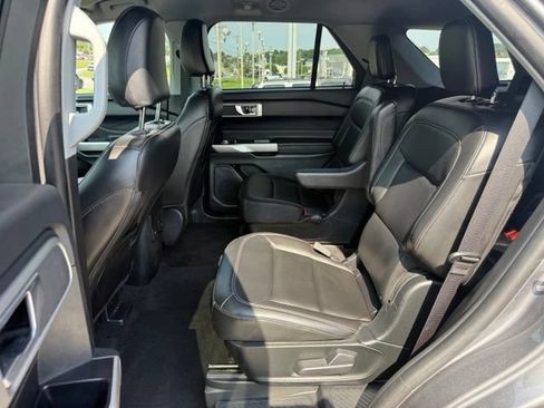 Used 2023 Ford Explorer XLT w/ Equipment Group 202A AWD/4WD image 18