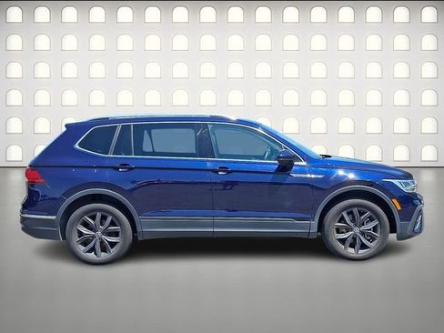 Used 2023 Volkswagen Tiguan SE w/ Panoramic Sunroof Package AWD/4WD image 8