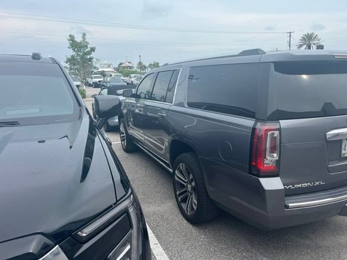 Used 2020 GMC Yukon XL Denali w/ Denali Premium Package RWD image 3