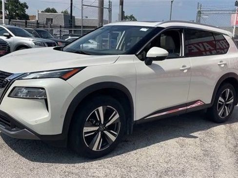 Used 2023 Nissan Rogue SL w/ SL Premium Package image 6