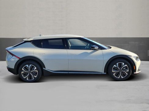 Used 2024 Kia EV6 Light image 4