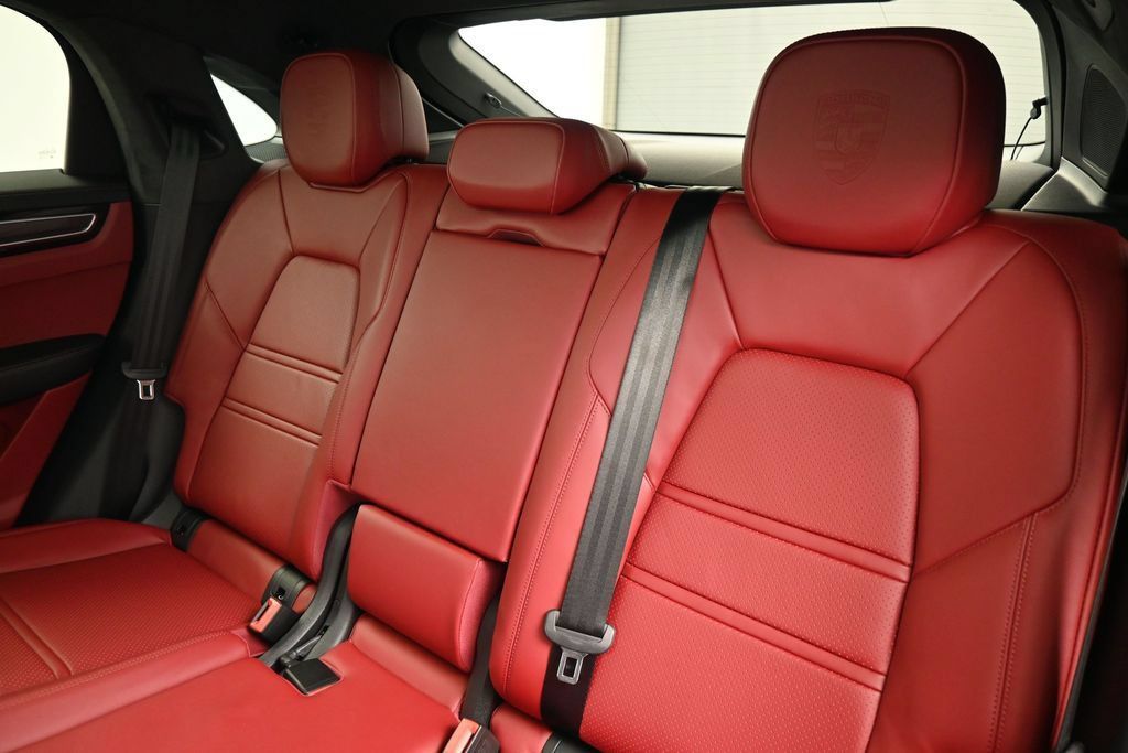 Used 2023 Porsche Cayenne GTS AWD/4WD image 6