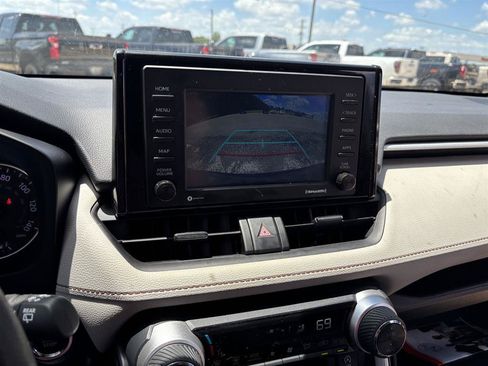 Used 2022 Toyota RAV4 XLE FWD image 9