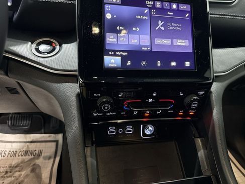 Used 2025 Jeep Grand Cherokee L Altitude RWD image 17