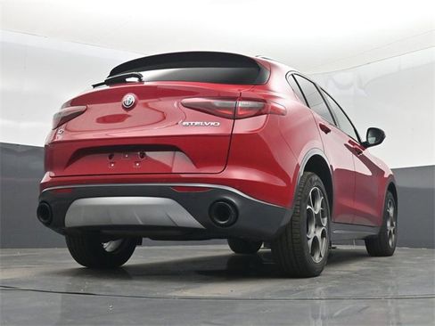 Used 2022 Alfa Romeo Stelvio Ti image 70