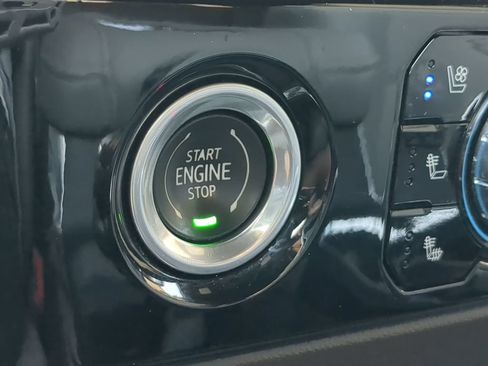 Used 2022 GMC Sierra 1500 SLT w/ SLT Convenience Package AWD/4WD image 33