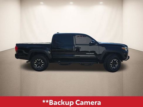 Used 2016 Toyota Tacoma TRD Off-Road w/ Premium & Technology Package image 3