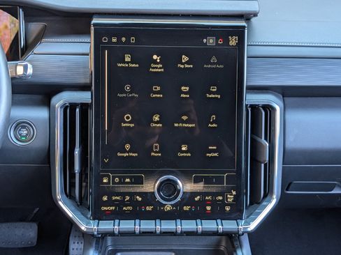 Used 2025 GMC Acadia Elevation image 26