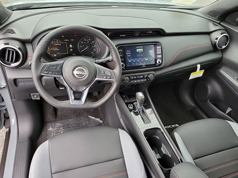New 2024 Nissan Kicks SR w/ SR Premium Package image 18