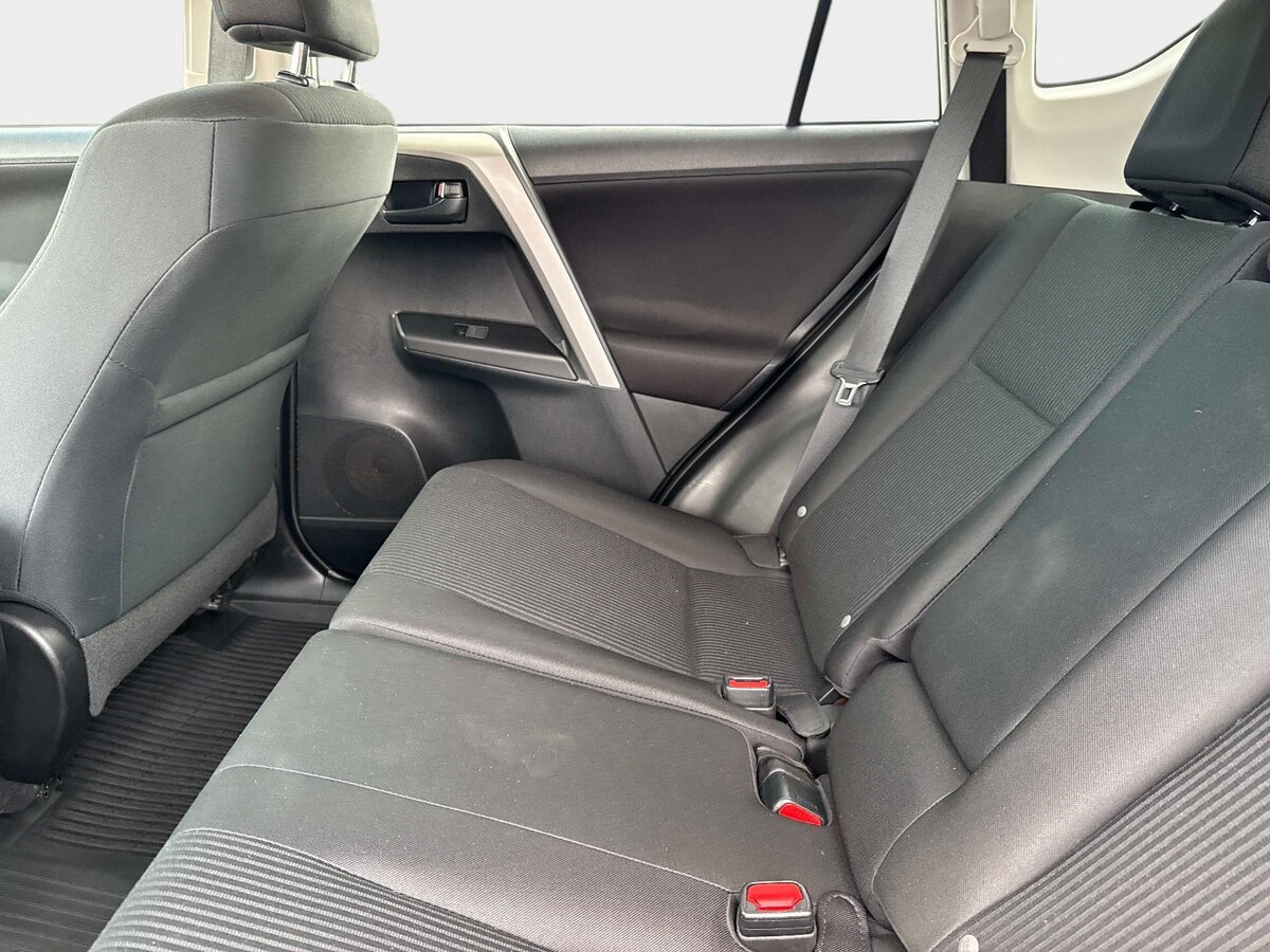 Used 2017 Toyota RAV4 LE FWD image 13